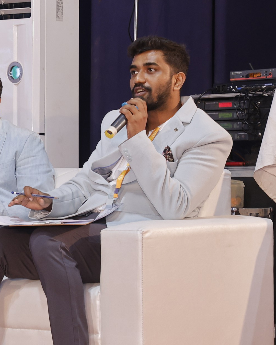 SHOOT YOUR PITCH DECK